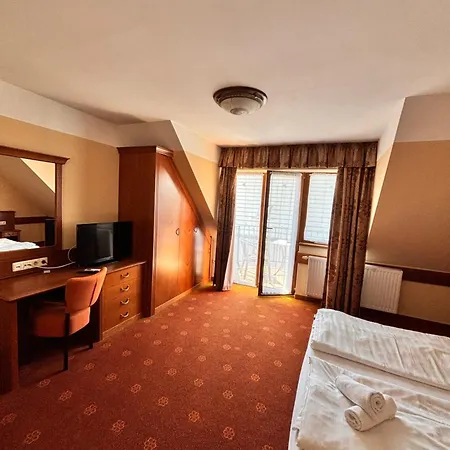 Phoenix Wellness Apartman Panzio 4*