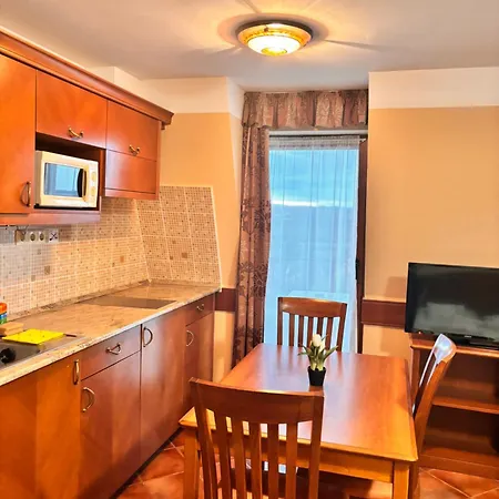 Phoenix Wellness Apartman Panzio מלון דירות 4*