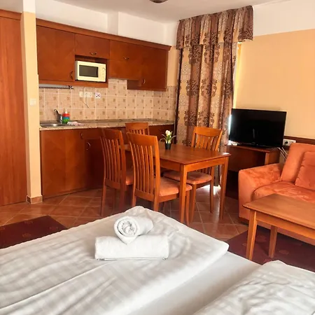 Phoenix Wellness Apartman Panzio