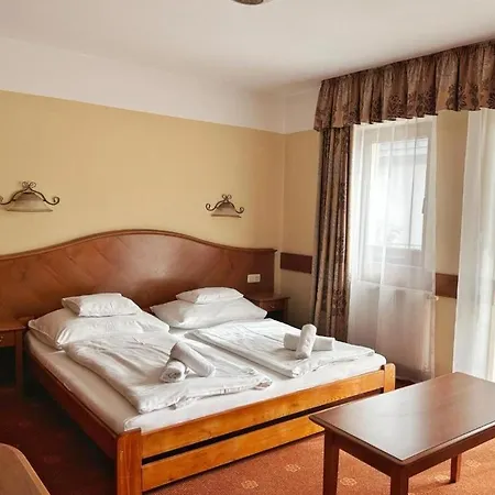 Phoenix Wellness Apartman Panzio 4*