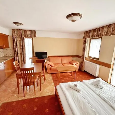 Phoenix Wellness Apartman Panzio