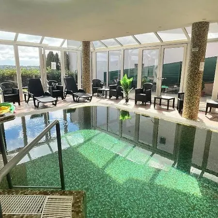 Phoenix Wellness Apartman Panzio מלון דירות Hévíz