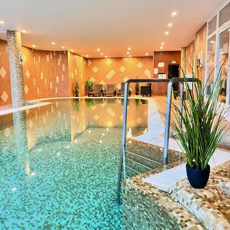 Phoenix Wellness Apartman Panzio מלון דירות Hévíz