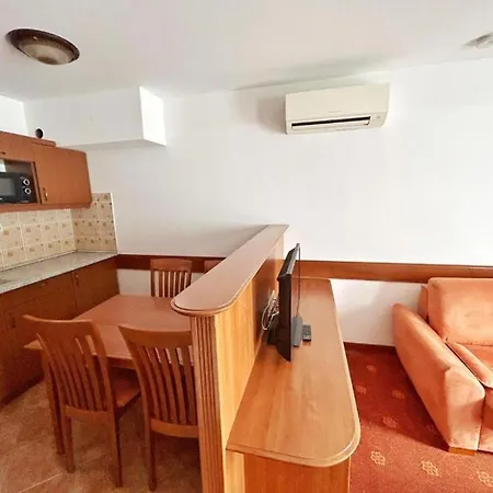 מלון דירות Phoenix Wellness Apartman Panzio 4*