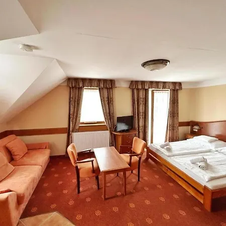 Phoenix Wellness Apartman Panzio מלון דירות Hévíz